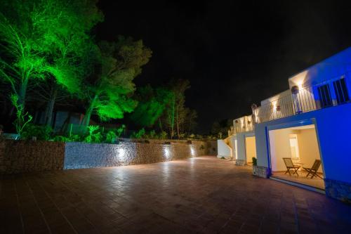 a night view of a building with blue lights at Villa Buon Vento in Vignacastrisi