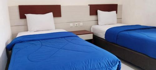 Postel nebo postele na pokoji v ubytování Hotel Kudus Permata