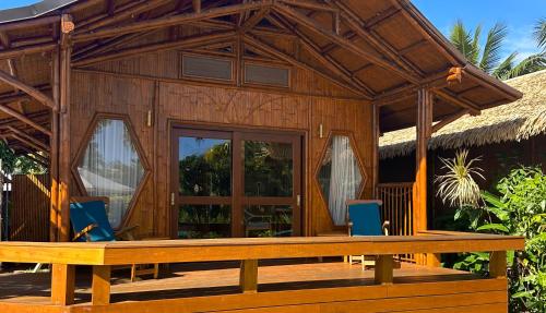 Taman di luar Magic Reef Bungalows