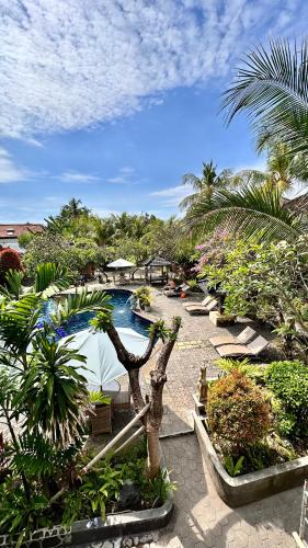 Сад в Puri Bali Hotel