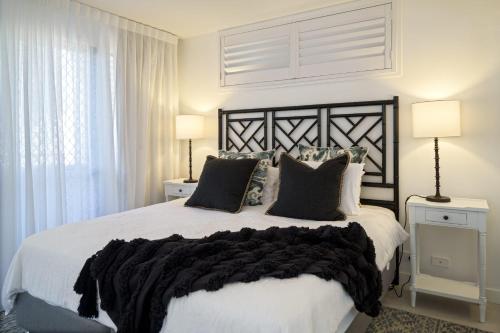 Absolute Beachfront Bliss on Kings Beachにあるベッド