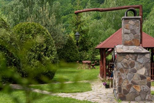 Un jardín fuera de Case la cheie Várlak