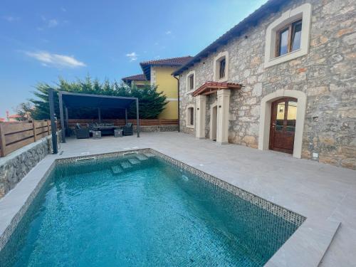 Stone Villa Otranto with pool, close to Opatija
