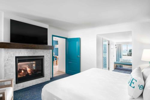 Кровать или кровати в номере Margaritaville Resort Lake Tahoe