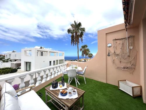 PaulMarie Aquatic Apartment