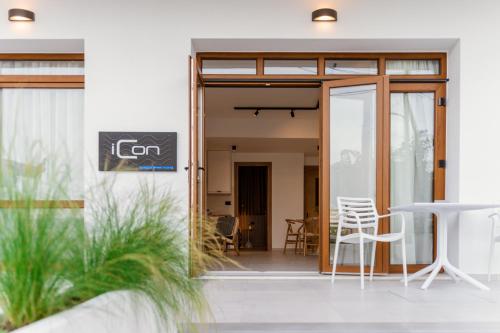 Фотография из галереи Icon seaside apartments в Хиосе