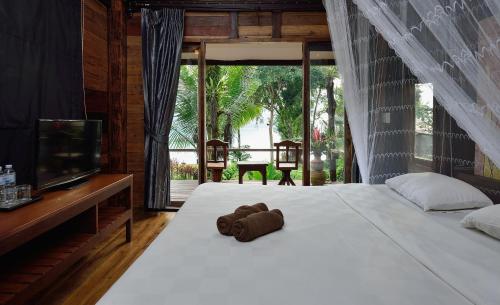 Postel nebo postele na pokoji v ubytování Koh Kood Resort