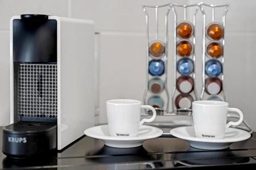 two coffee cups sitting on top of a stove at Bajamar en armonía in Bajamar