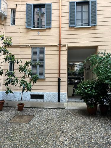 Elegant historic residence on a tree-lined avenue near Cadorna Station and Last Supper