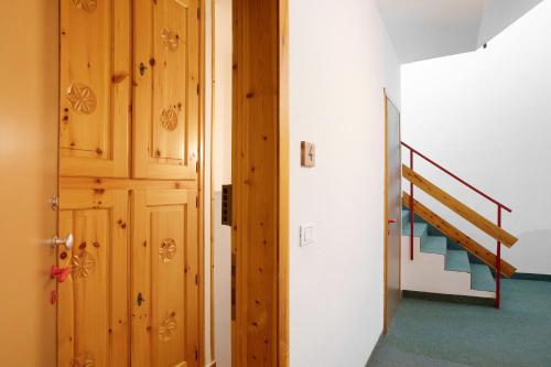 a hallway with a door and a stair case at Appartamenti Larice Pila in Pila