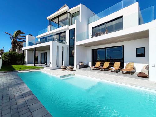 Kolam renang di atau dekat dengan Drift Sunset Beach House