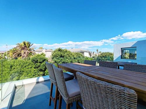 Balkoni atau teres di Drift Sunset Beach House