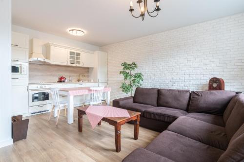 Retro Milenium Park Apartment by BookingHost