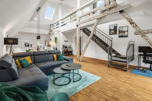 Ruang duduk di DND Design Loft I 170qm I Parken I Balkon I Workstation I Netflix I Kaffee I Waschmaschine I Trockner I Xbox I Ausblick