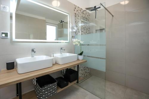 Koupelna v ubytování Villa Gabi with Heated Pool