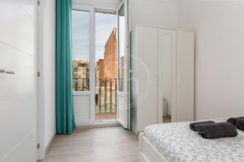 Sagrada Familia Grand Apartment for 8