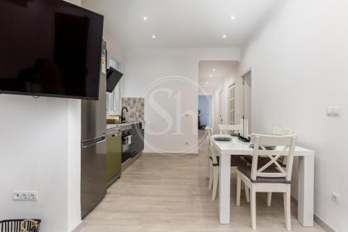 Sagrada Familia Grand Apartment for 8
