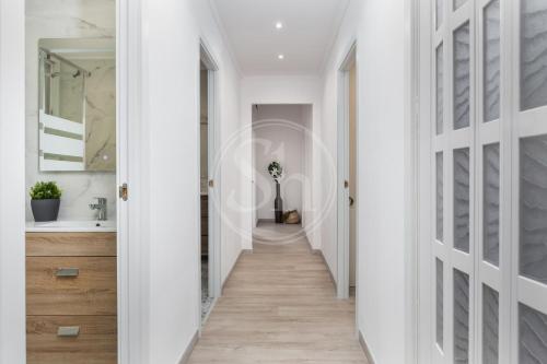 Sagrada Familia Grand Apartment for 8