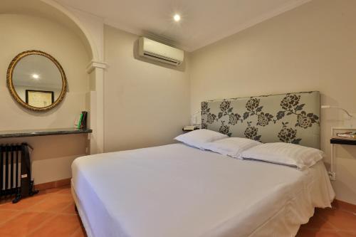 Letto o letti in una camera di Emeraude Résidence Hotelière