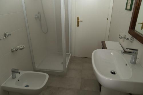 a bathroom with a sink and a shower and a toilet at Dimora del filosofo in Velletri