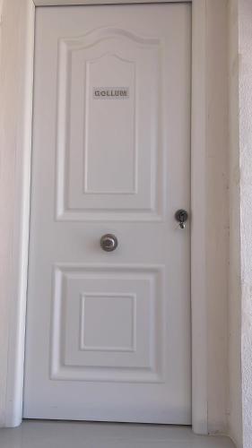 a white door with the word evacuation written on it at Gollum-Goretti House in Mairena del Aljarafe