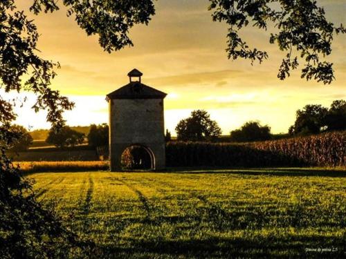 a small building in the middle of a field at La ferme du pigeonnier in Mirande