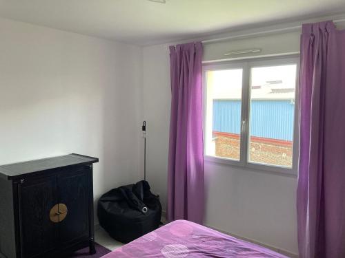 Ένα ή περισσότερα κρεβάτια σε δωμάτιο στο Chambre au calme