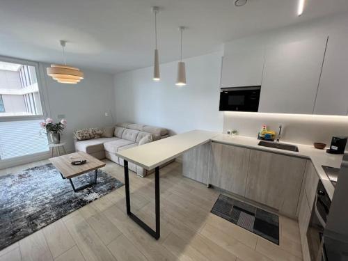 Køkken eller tekøkken på SeaView 2 - Sunset Suite Experience