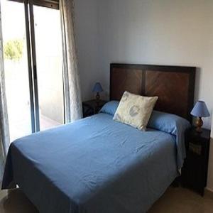 Ένα ή περισσότερα κρεβάτια σε δωμάτιο στο AMPLIO APARTAMENTO DÚPLEX con PISCINA