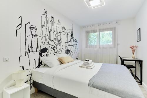 une chambre avec un lit avec un dessin d'homme dans l'établissement Résidence Montparnasse by Studio prestige, à Paris