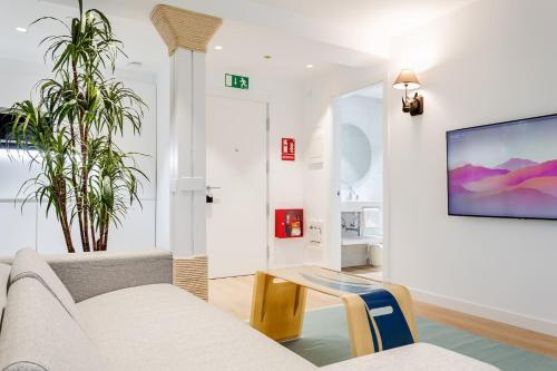 “The Palms” new, ac, terrace, calm near Old Town