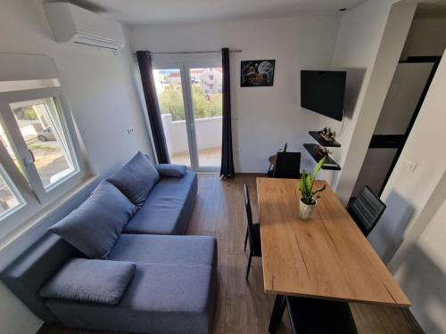 Apartment Antonio with balcony, near the beach