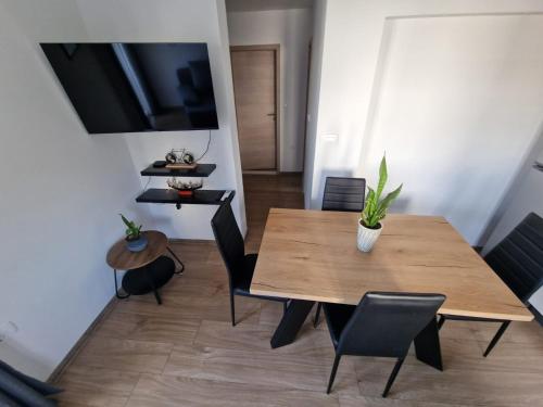 Apartment Antonio with balcony, near the beach