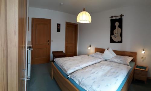 Postel nebo postele na pokoji v ubytování Gästehaus Bergfrieden, Ferienwohnung Andrea