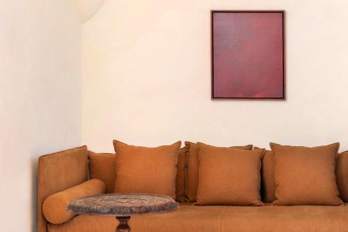 a brown couch with a table in a room at Portella Palma in Palma de Mallorca