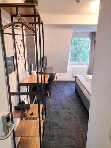 a room with a bunk bed and a desk and a bed at Stilvolle Apartments in Bonn I home2share in Bonn