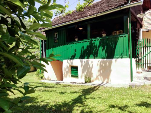 Budova, kde se prázdninový dům nachází