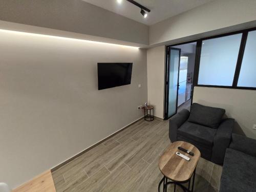 GREKO HOME 2 WITH FREE PRIVATE PARKINg
