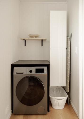 a kitchen with a washing machine in a room at The Shed in Cambridge