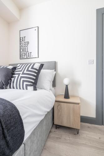 Gallery image of Private Double Rooms by Travel Lets Short Term Rental Agency In Derry City Centre in Derry Londonderry