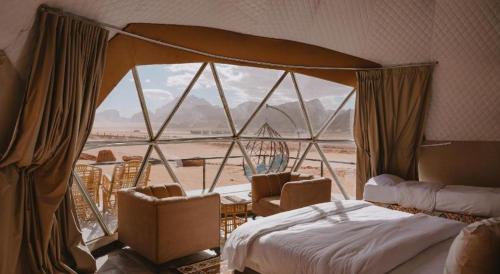 Katil atau katil-katil dalam bilik di Wadi Rum Faris