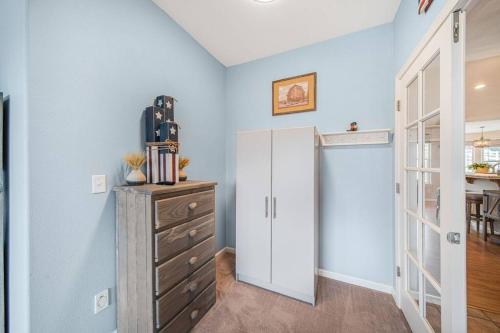 a room with a closet and a dresser and a door at Luxury Desert Mountain Retreat 5 BDs 12 ppl Dogs OK near Speedway, Lakes, Snow, Casinos in Fernley