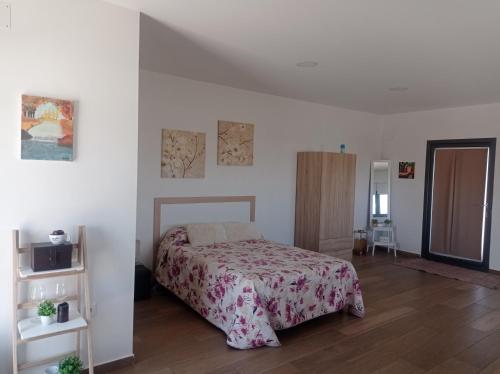 a bedroom with a bed in a white room at Alojamiento de Jorge in Herencia