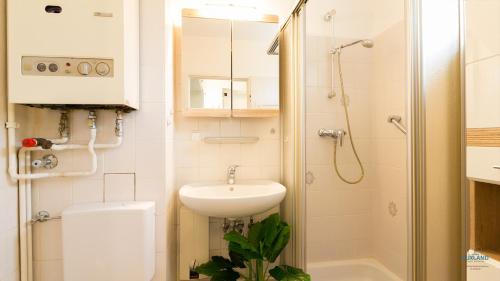 a bathroom with a sink and a toilet and a shower at Urlaub mit Seesicht Haus Nautic Whg. 201 in Cuxhaven