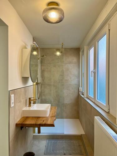 a bathroom with a sink and a mirror at Goldlöckchen, 80 qm 2-Room Apartment im Herzen der Detmolder Innenstadt in Detmold