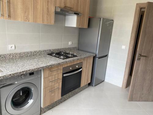 Kuchyň nebo kuchyňský kout v ubytování Appartement avec vue piscine à centre ville martil