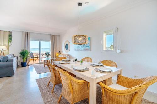 39 Front row panoramic sea view Estepona
