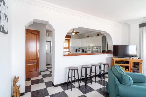 Dream villa with parking, private pool and see views
