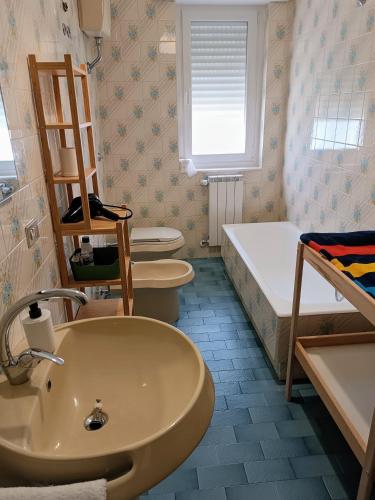 a bathroom with two toilets and a sink and a tub at Casa Nina in Putignano