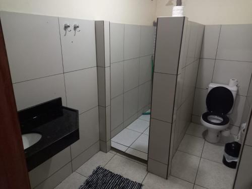 Et badeværelse på Kitnet Baião 400m Parque do Povo